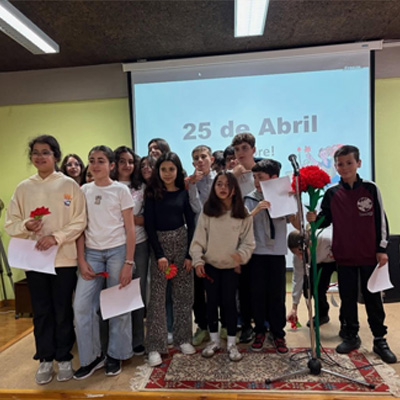 Cantamos o 25 de abril na BEAC