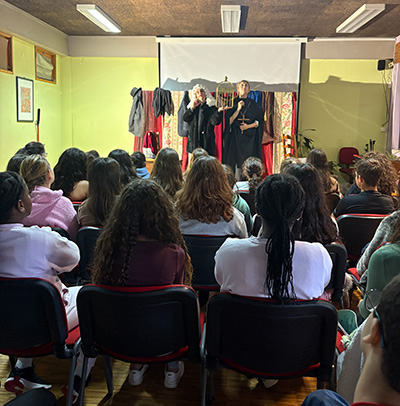O Teatro Veio à Escola 